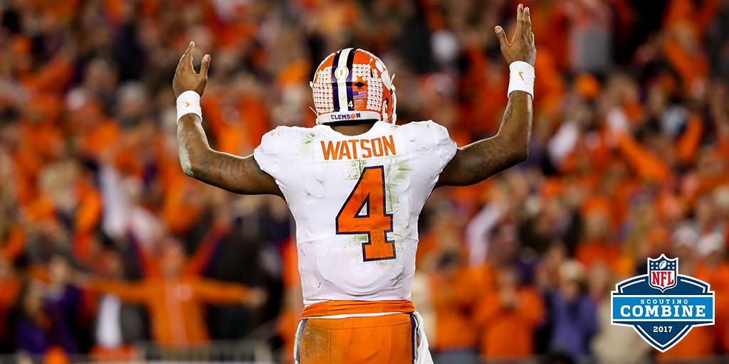 330 players will participate in the 2017 #NFLCombine!

FULL LIST: on.nfl.com/WHmUfm (via <a href="/NFL_CFB/">Sandra Peterson</a>)