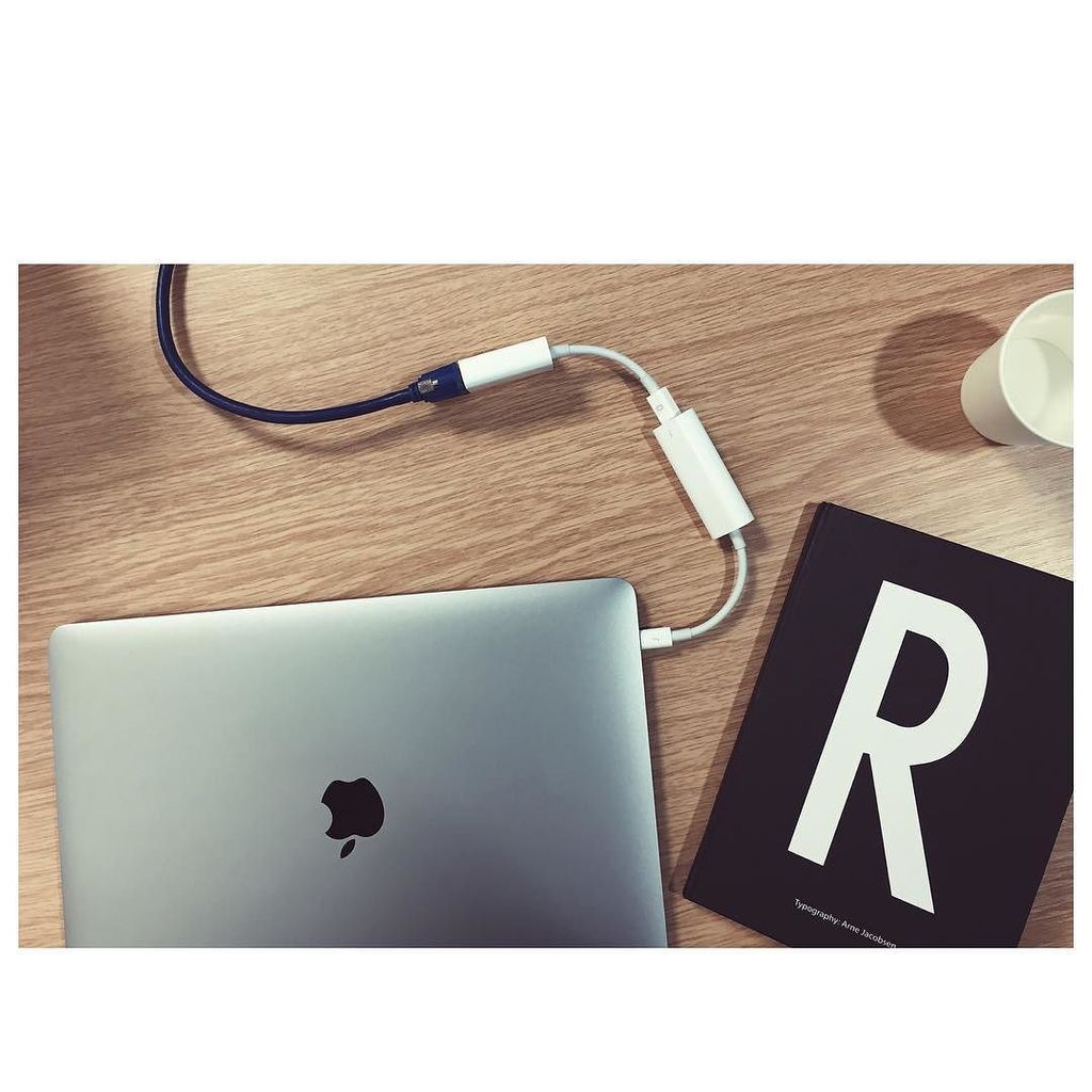 ratchpatch's tweet image. USB-C &amp;gt;&amp;gt; Thunderbolt &amp;gt;&amp;gt; VGA #newmacissues #machacks #designerissues #firstworldproblems #usbc #applemac #macbookpro