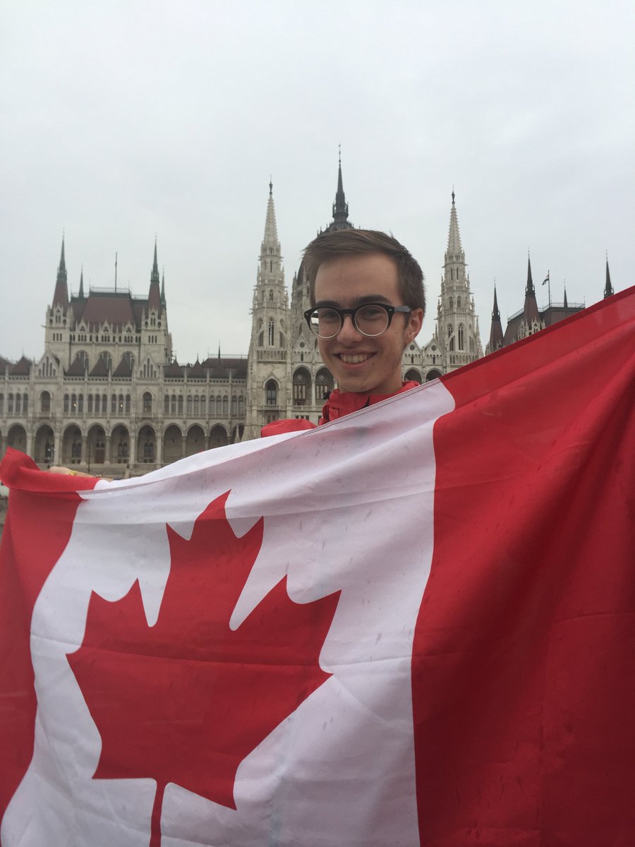 District7040YE's tweet photo. Happy #Canadianflag day! We hope you are showing your #canadianpride no matter where you are #canada150 #rotaryyouthexchange #d7040 ❤🇨🇦 https://t.co/8B2KBDKBrP