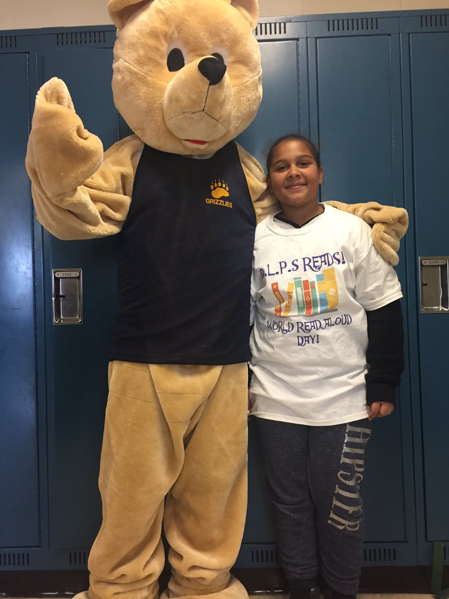 MmeMacLeod's tweet photo. The Grizz is getting pumped up for W.R.A.D tomorrow! Can't wait! @1GreatLakes2013 @GLPSREADS @PeelSchools @GreatLakesGrizz https://t.co/1gopZv4xfl