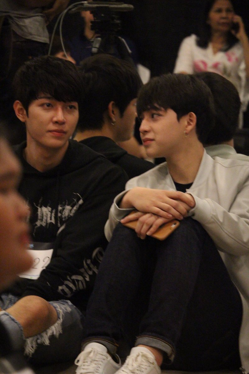 KHUN_SEEN's tweet photo. มันคงเป็นความรักกก ร้องเพลงงง~~~ #ก็อตบาส #บาสM0021 #วาโย #เดือนเกี้ยวเดือน #2moonstheseries https://t.co/GHl9xKqm8h