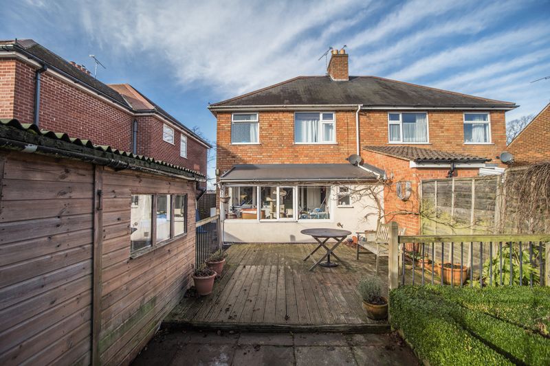 Three Bedroom Semi-detached Property For Sale in Clifton-upon-Dunsmore:
bit.ly/RubgyRoadClift…
#Property #EstateAgents #Rugby