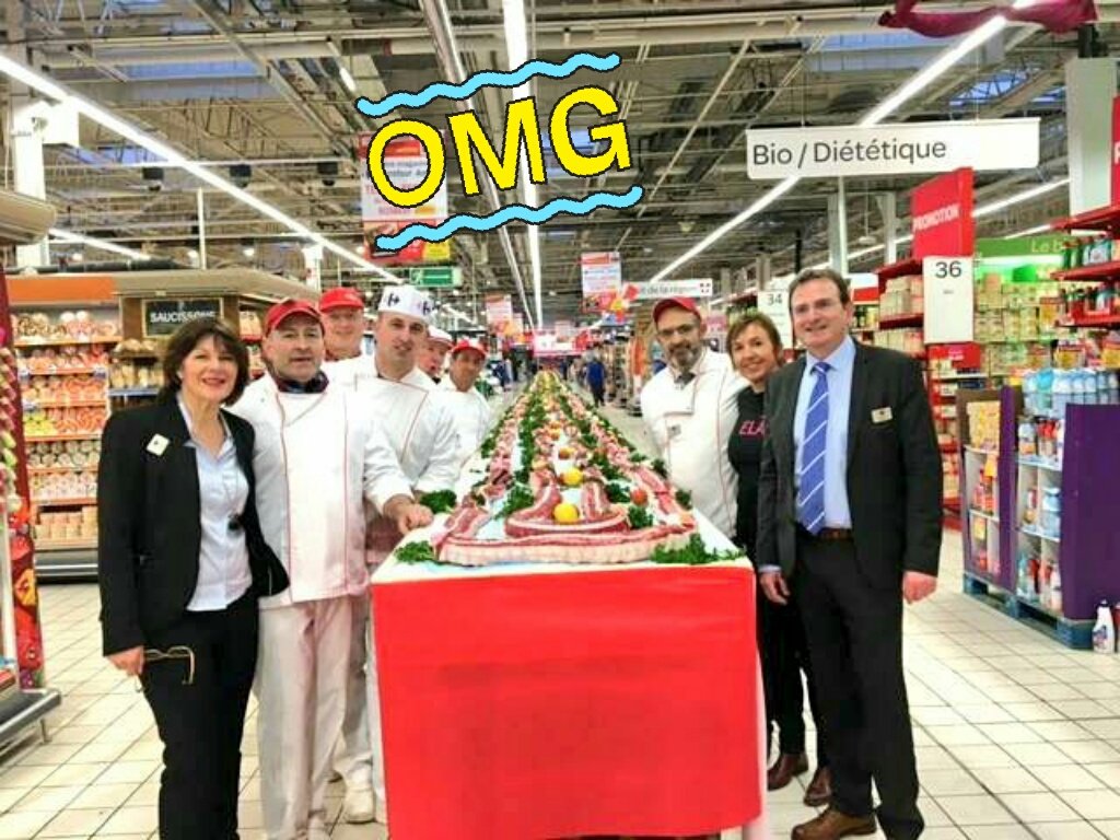 CarrefourFrance's tweet photo. Nous battons le record du monde du PLUS.LONG.RÔTI avec 206 mètres (Carrefour Annecy) 🤗👊 https://t.co/QsZQwthsZb