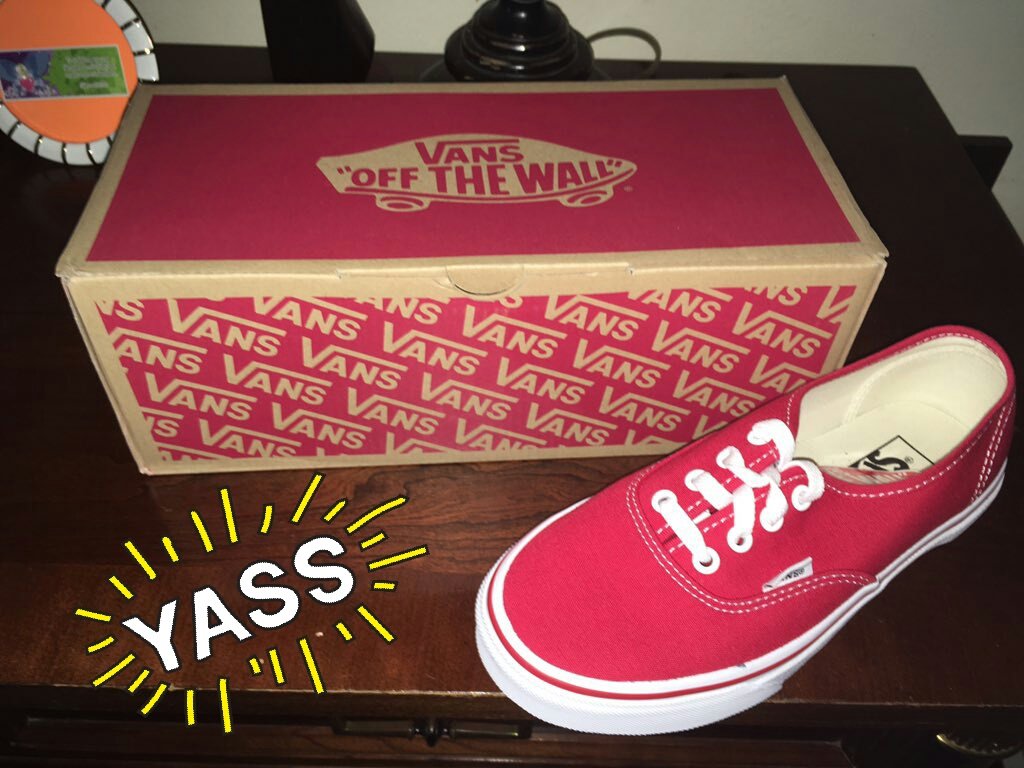 ElidaHernandezz's tweet image. In honor of Valentine's, my baby got me red ones 💗 #firstpair #extremelyhappy