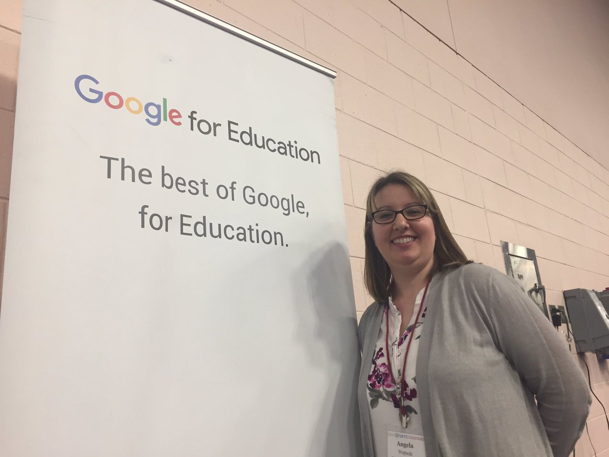 AngelaWojtecki's tweet photo. Helping out at the Google booth! #gettingmygoogleon https://t.co/y5rPAhMrj8
