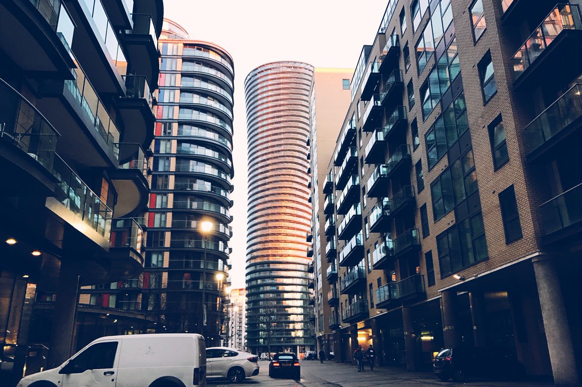 _david_cabrera's tweet photo. #baltimoretower at #sunset #CanaryWharf #london #vsco https://t.co/gV4sk9myAn
