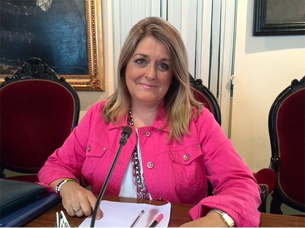 ILinares_Info's tweet photo. 🎭💃📖 @linarespp propone al @aytolinares homenajear a Juan Hervás, fundador de #FIMAE.
👉 https://t.co/lkZhP2XNaE https://t.co/CaJ0DuSZ3l
