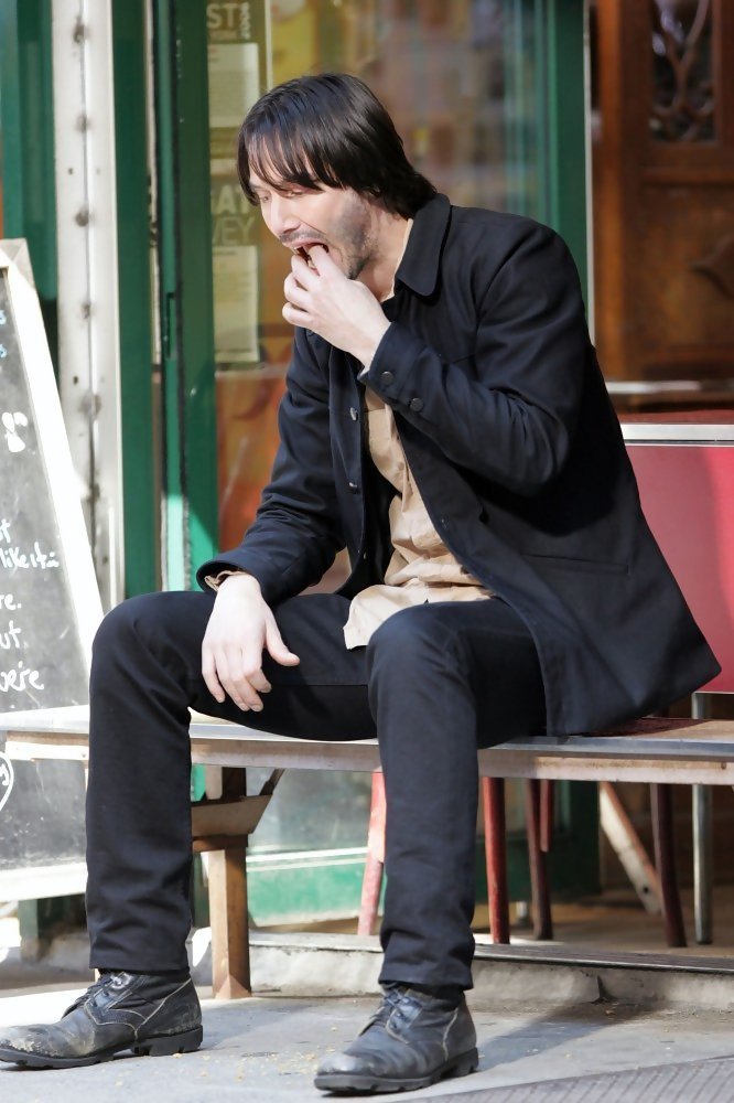 бег в лесу. семья занимается спортом. бег трусцой легкая атлетика. скромный образ жизни. справляется со стрессом шоколад.