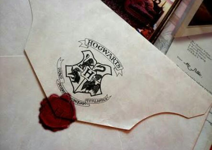 Hogwarts_Existe's tweet photo. #OMundoAcabaAmanhaE Eu ainda não recebi minha carta de Hogwarts https://t.co/QBqHxKCdft
