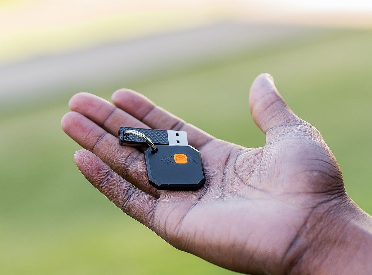 evanvar's tweet photo. Meet @iKONTracker https://t.co/BYFiPyn7X0 Tracking your most valuable items just got easier! #devicetracker 🙌 https://t.co/tGvvnTL6JC