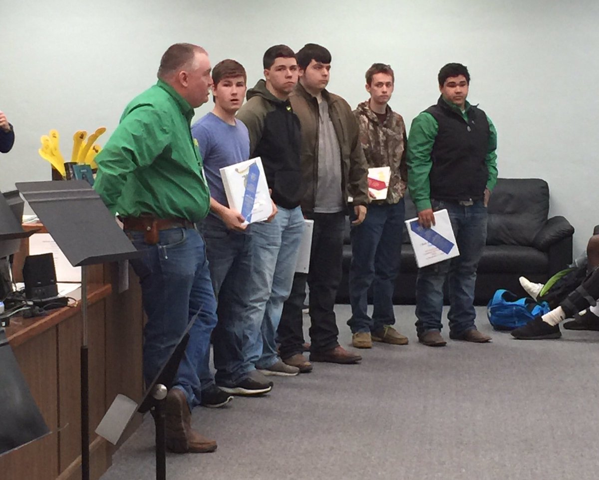PaulHPewittHS's tweet photo. Ag Mechanics students meet with #BrahmaBackers today #PewittFFA https://t.co/5RAlAtRhWi