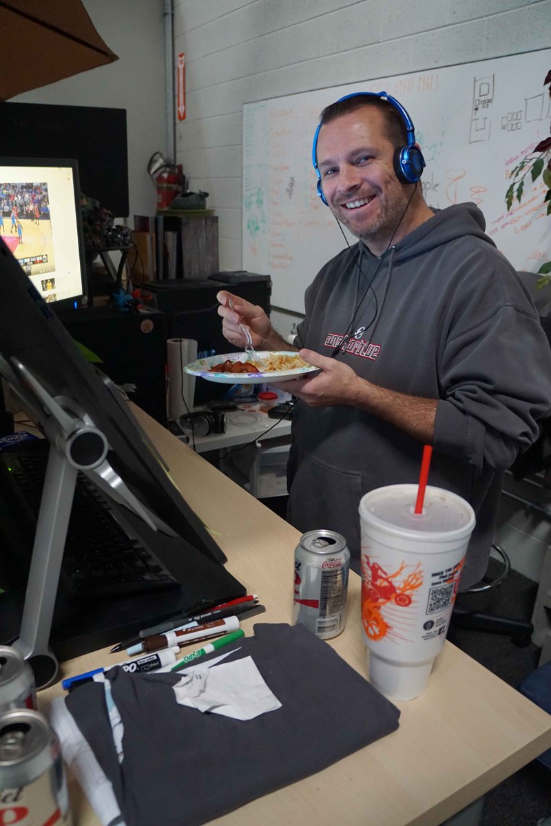 reactgames's tweet image. While the bosses are away on vacation, we cats will have an extra special breakfast!