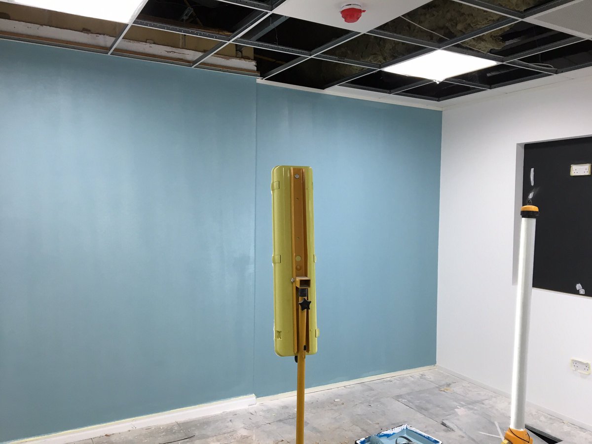 JWDecorating's tweet photo. Today I tried out a new blaze brush. Must admit I was v. impressed as well as @tesaUK_tape and @DuluxTrade paint https://t.co/xyFgmTmI0Y