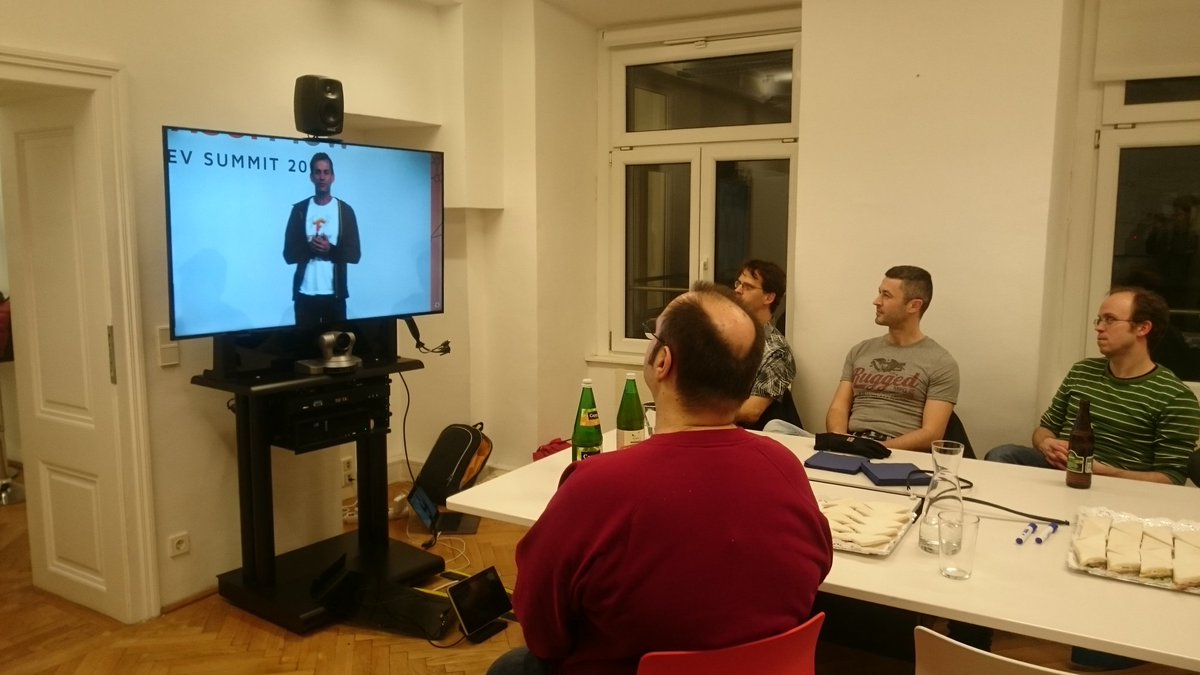 TimeaTurdean's tweet photo. Live watching #TensorFlowSummit @gdgvienna @tensorflow https://t.co/kKlu5ug8Te