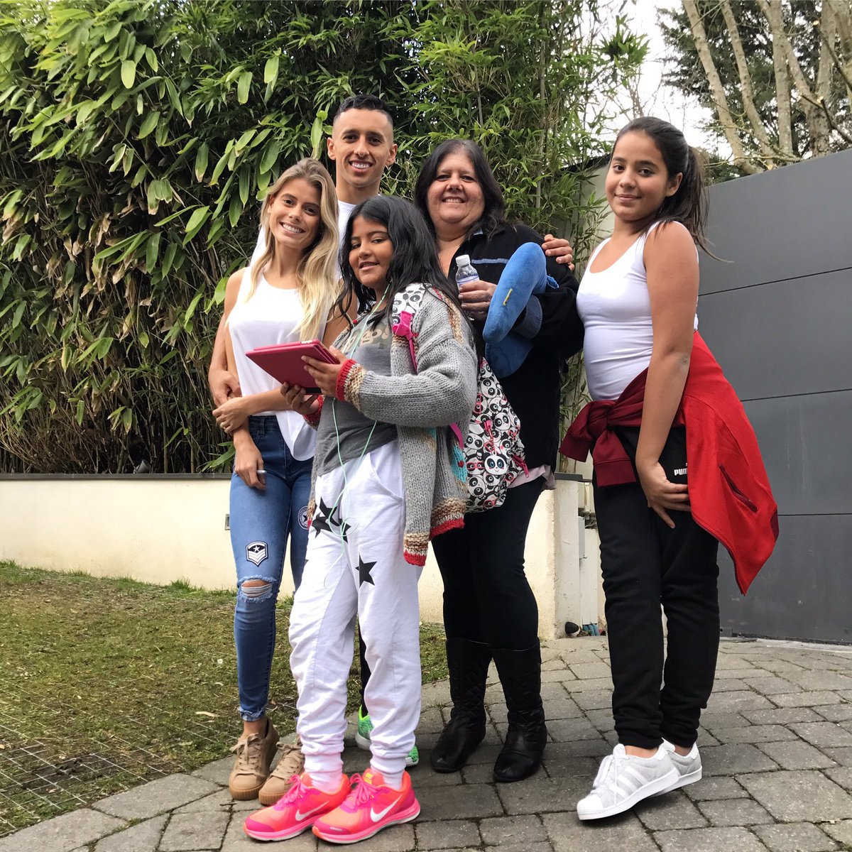 marquinhos_m5's tweet photo. Obg por esses dias ao nosso lado meus amores, vocês são muito importantes na minha vida, bom retorno ao Brasil, amo muito vocês ❤ #Família https://t.co/41KShI0UHI