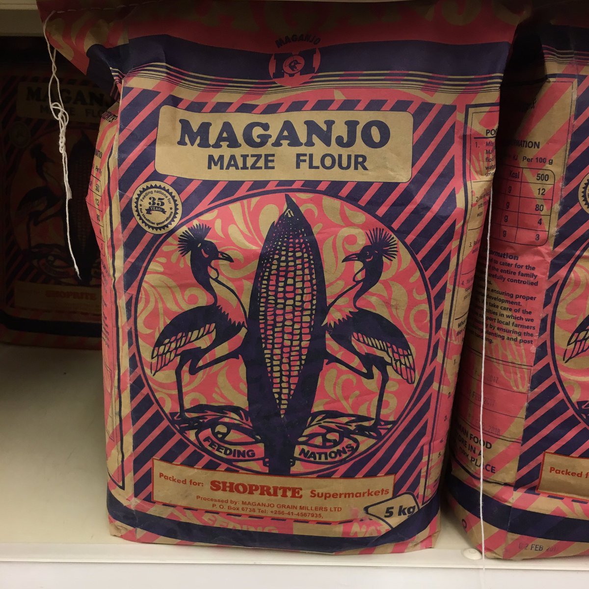 Storecheck Kampala! Schoonheid in eenvoud. Bruin papieren zak met zeefdruk en gestikte sluiting. Heerlijk