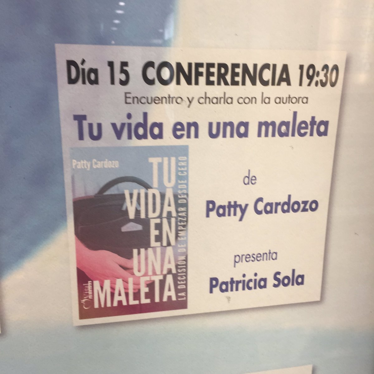 UrExAragon's tweet photo. Por aquí andamos... Presentando el libro "Tu vida en una maleta" de Patty Cardozo... https://t.co/SpIAo4VcGd