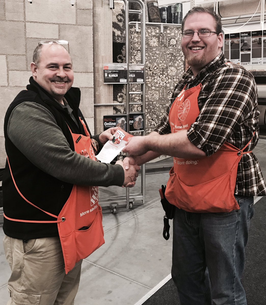 mayor_cox37's tweet photo. Keane 2767's merchandising associate of the month! Way to go! #voa275 @troyer_paige @bobsaniga @mjzizak @BruceDaron1 https://t.co/BweJMioLsA