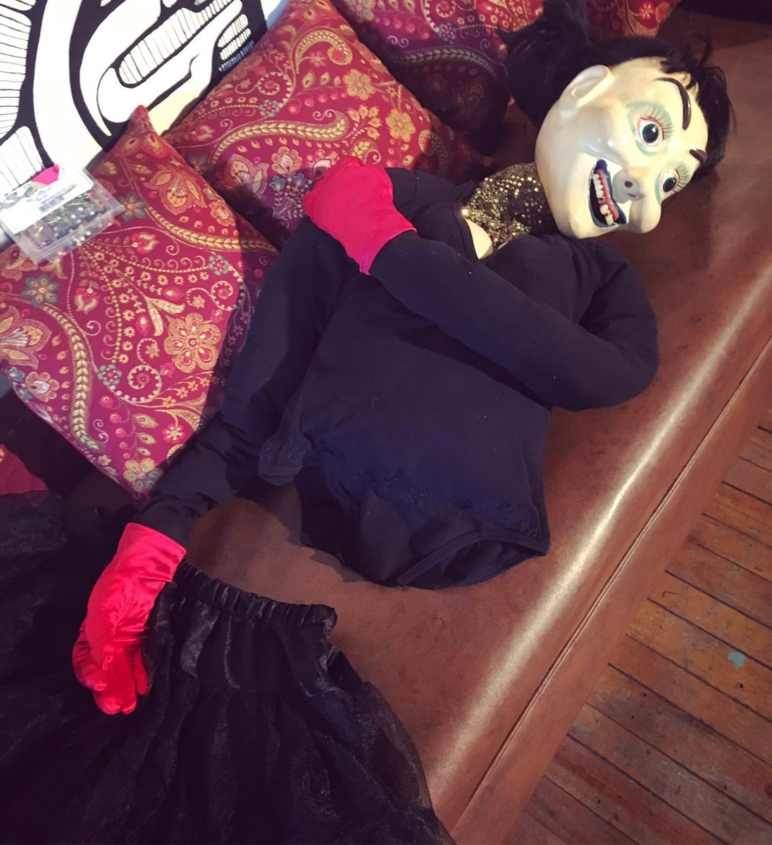 LydiaThePuppet's tweet image. Shit got real yesterday, but don't cry, I'm fine. Got a new #tutu bitches. #puppetstyle