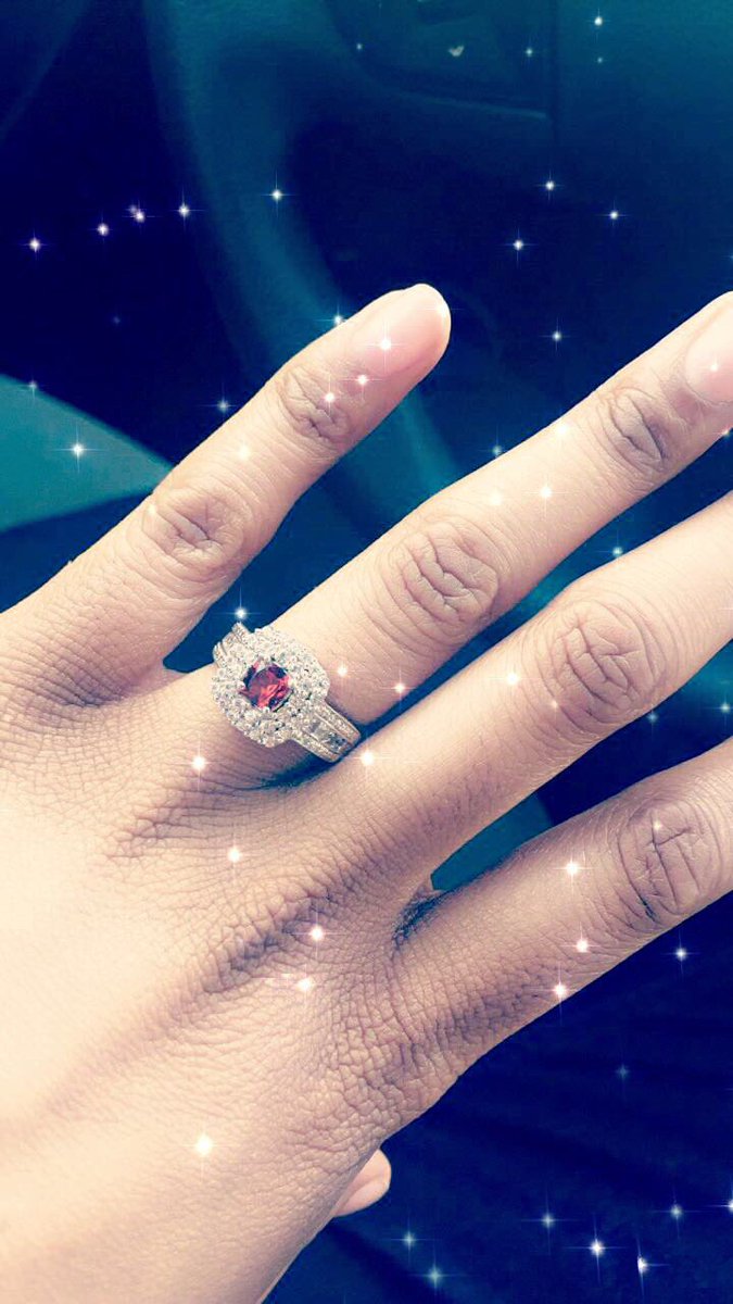 IndependentB__'s tweet photo. Favorite gift 🌹😘 #KeepingUpWithTheKings😆 I love you ❤️💍👑 https://t.co/0E7pWEHUsw