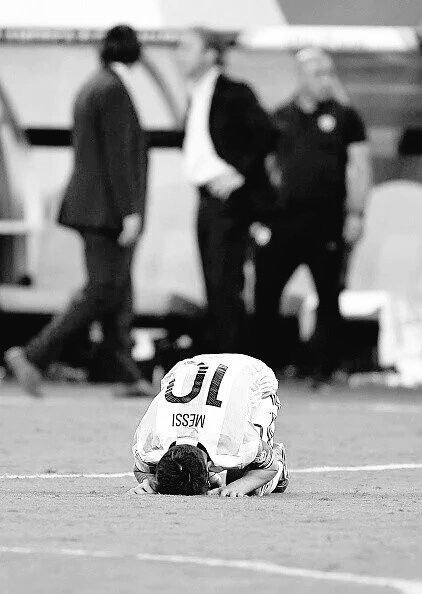 MotivacionesF's tweet photo. Unos te amaran por lo que eres, otros te odiaran por la misma razón. https://t.co/JVNMuQuabH