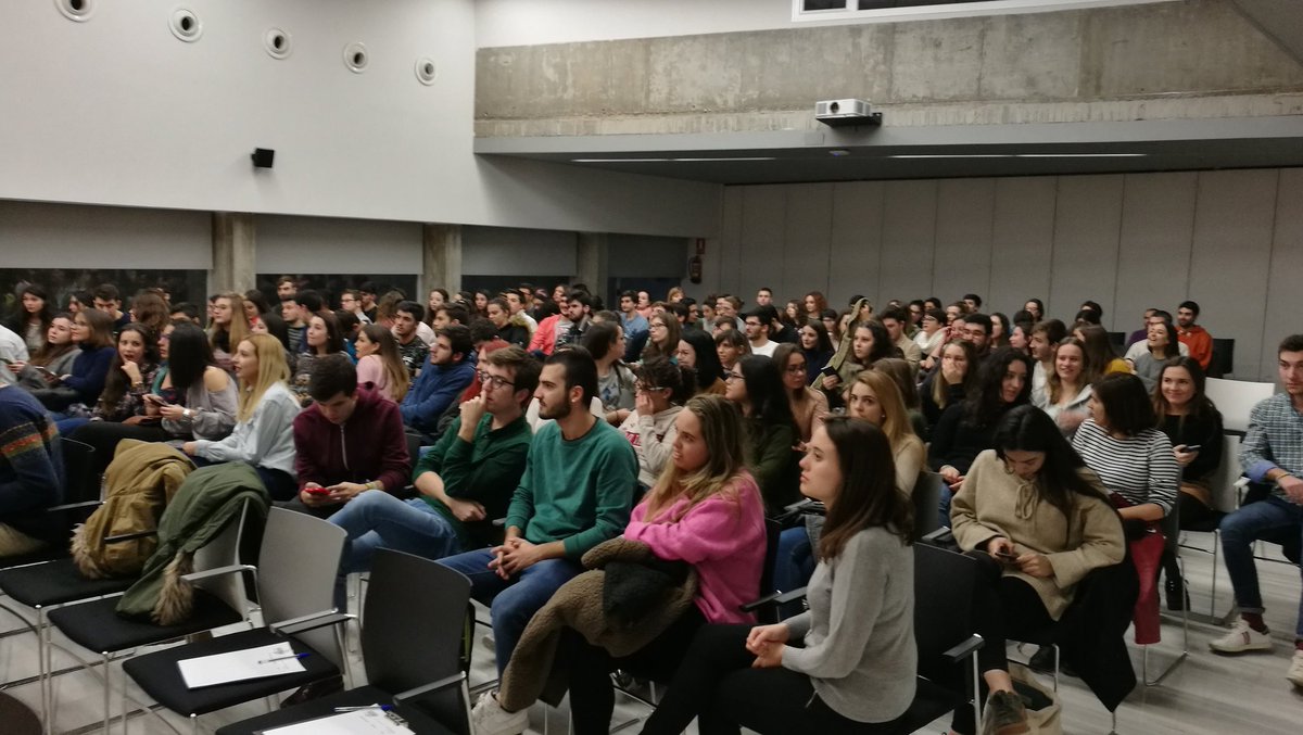 ombip_com's tweet photo. Lleno absoluto en el auditorio Palmira Plá de la @uc3m para escuchar la conferencia de @helenaresano sobre la "Trastienda de un informativo" https://t.co/6gUy4wBa5s