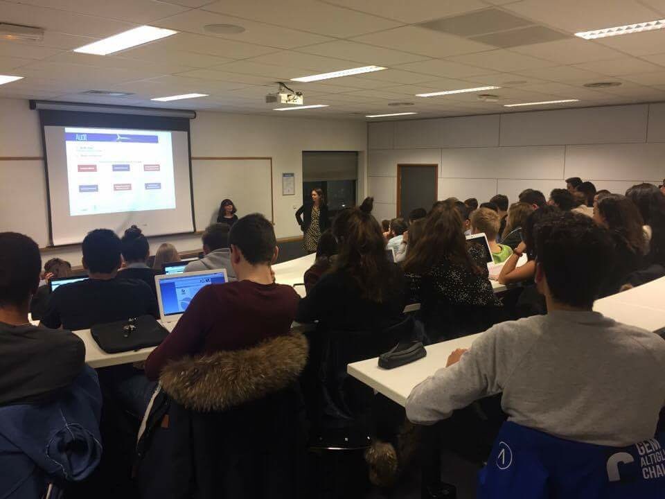 <a href="/KPMG_France/">KPMG France</a> présent à <a href="/Grenoble_EM/">Grenoble EM</a> pour recruter ! N'hésitez pas à venir les rencontrer #altigliss #recrutement