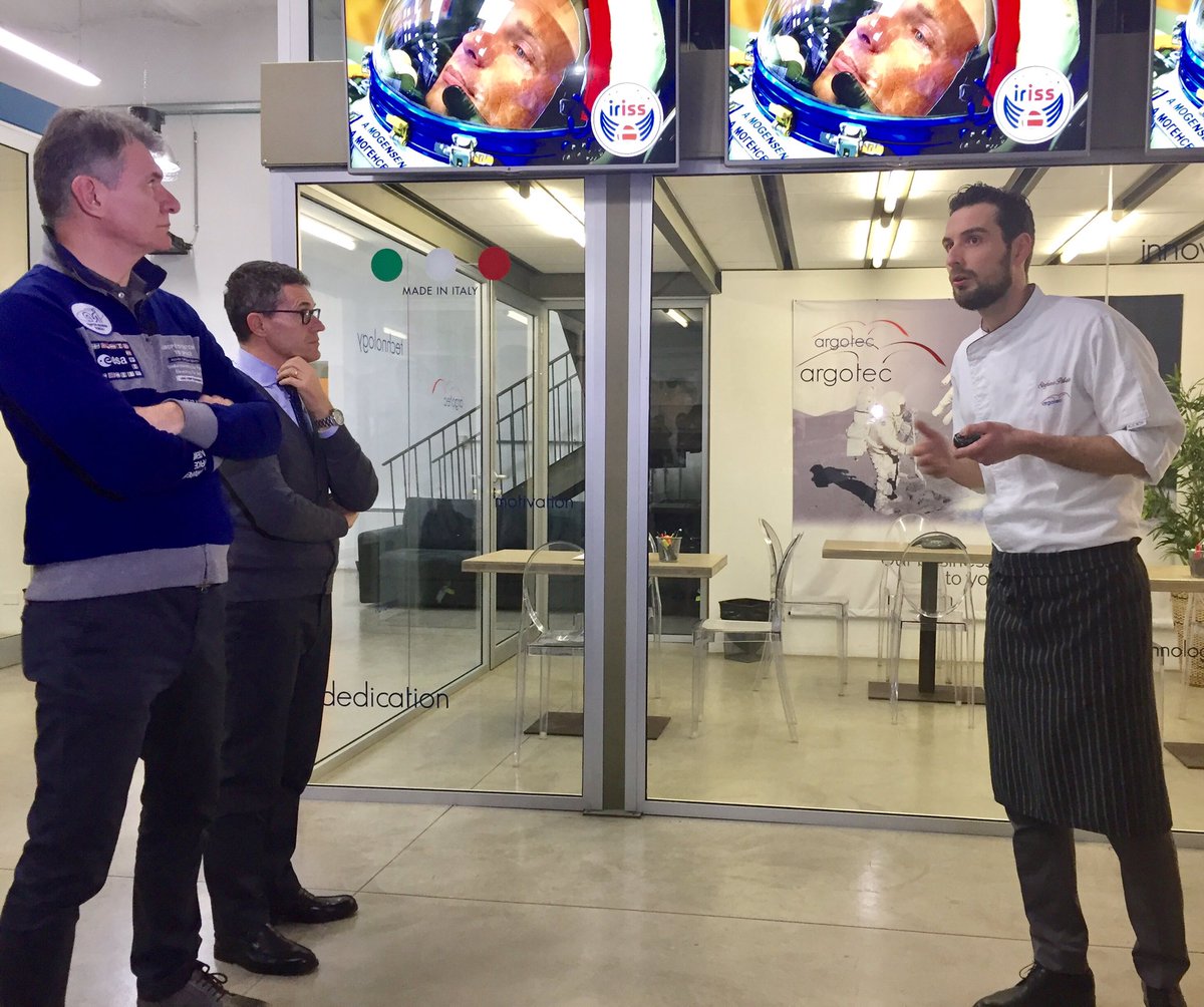 it_readytolunch's tweet photo. Lo chef @stefano_polato e il nutrizionista Andrea Pezzana raccontano tutte le caratteristiche dello #spacefood prodotto per @astro_paolo ! https://t.co/B3wl6tmA8b