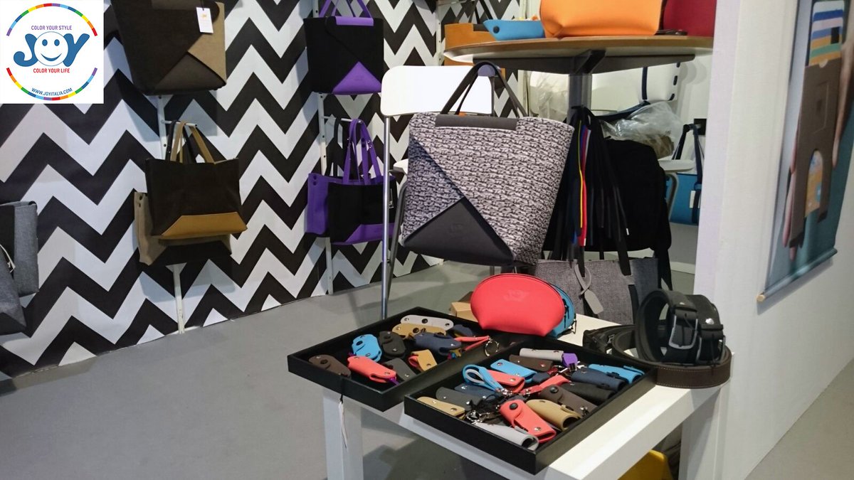 JoyItaliaof's tweet photo. MIPEL  giorno 4: Il mondo #joy!
#Mipel #mipelexhibition #bags #lifestyle #fieramilano #animalfree #moda #fashion #fall #winter #collection https://t.co/pbfgJRwjP3