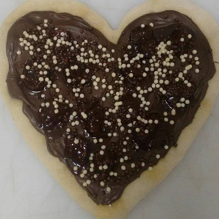pizzadarte's tweet photo. Nossa singela homenagem ao #valentineday #valentines #pizzafortaleza #pizzadarte #diadosnamorados https://t.co/4i9iABd0wP
