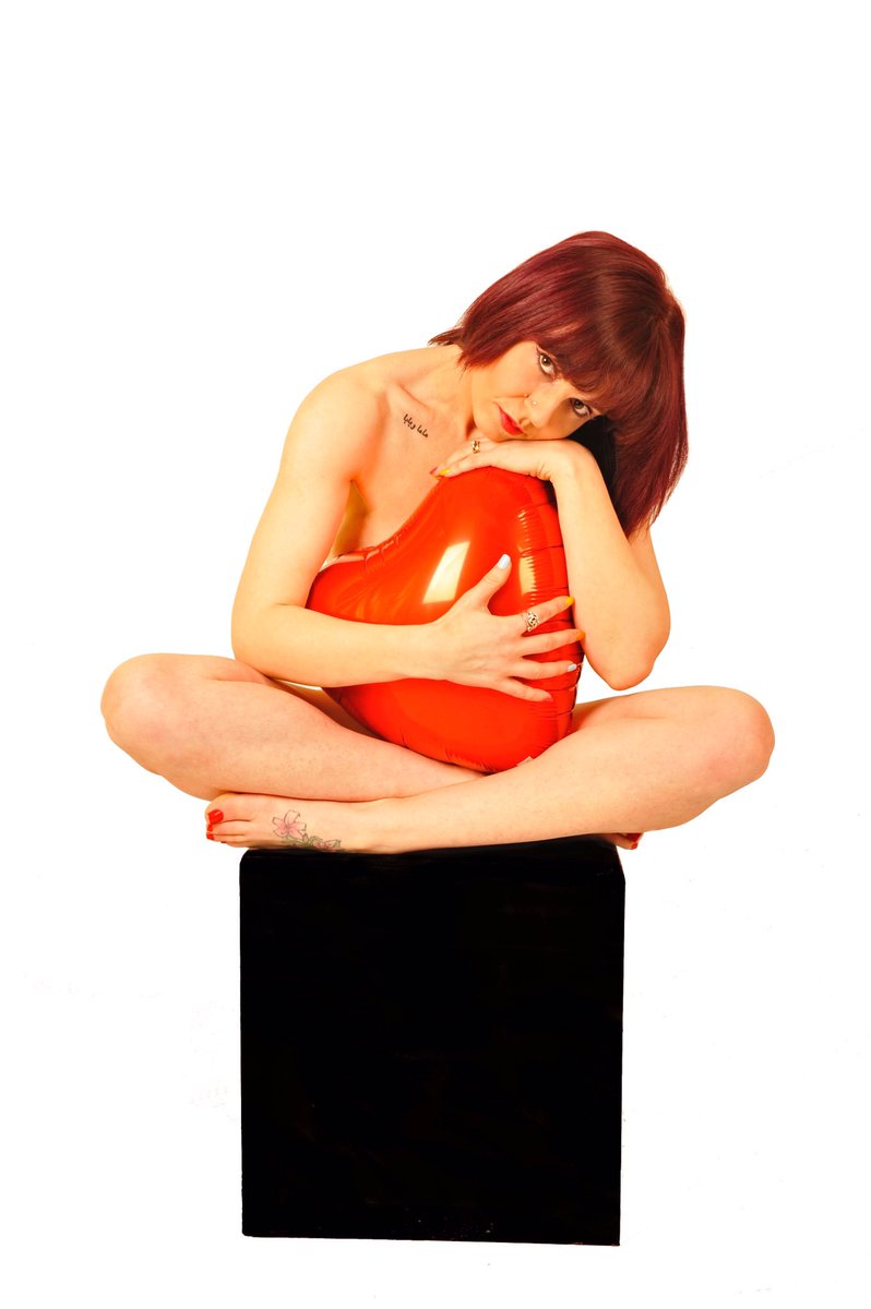 SummerRainModel's tweet image. Hope everyone had a nice day yesterday for #valentinesday2017 ? I had fun at the weekend #playing &amp;amp; #hugging #balloons #photo by PCM