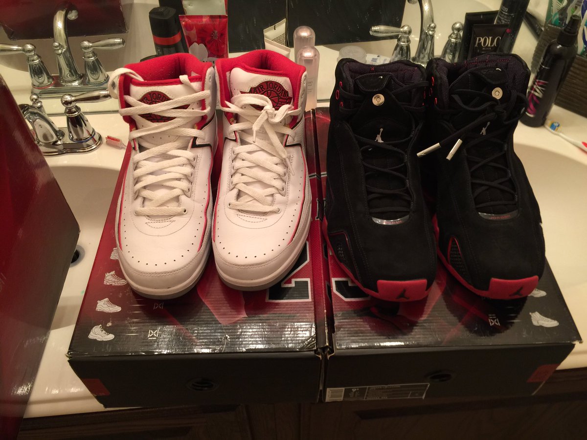 __johvn's tweet photo. Cdp 2/18 pack size 9.5. 9/10 on both. $225 for the pack. https://t.co/PA1zYJpSzR