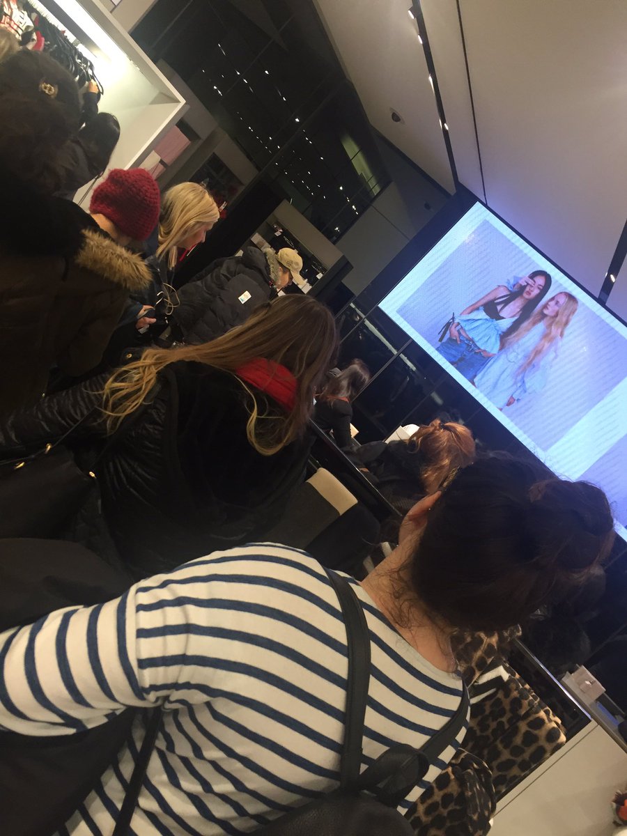 vlmortimer's tweet photo. I mean it just wouldn't be #Zara without a queue would it! And to think we're queuing to give you money! @ZARA_Care #JustNotGoodEnough https://t.co/OgWSQl90bV