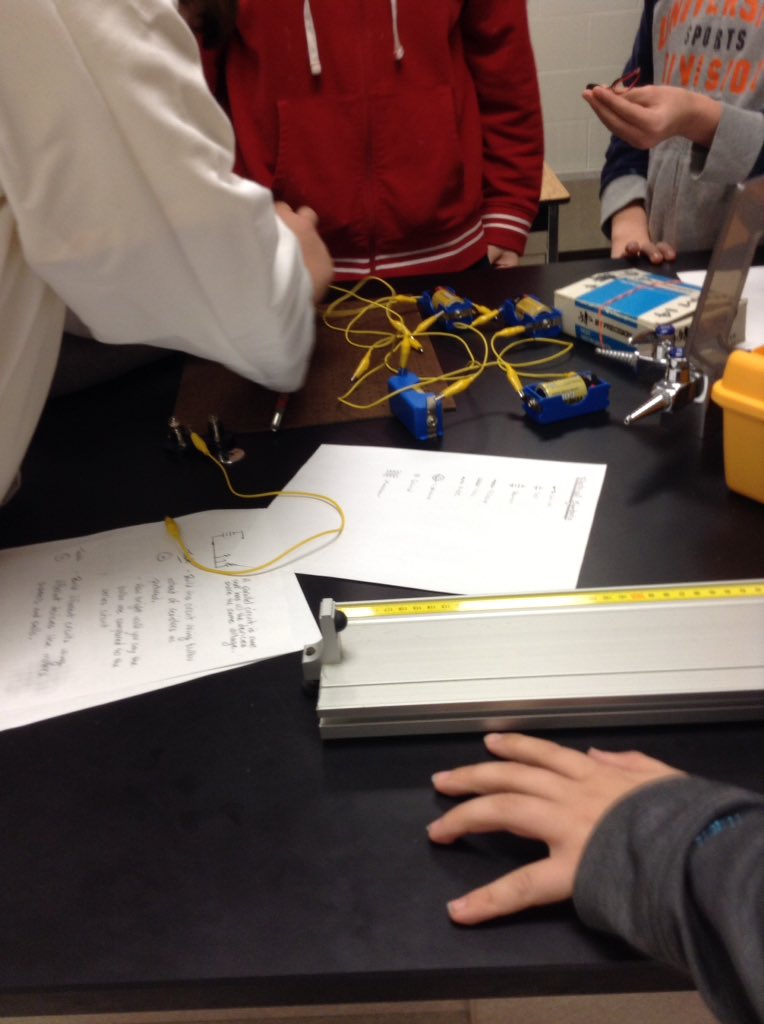 tdhstitans's tweet photo. Students @TilburyArea @WAPSRules learn to build electrical circuits step by step #SciQuest https://t.co/Amj2sKiFeD