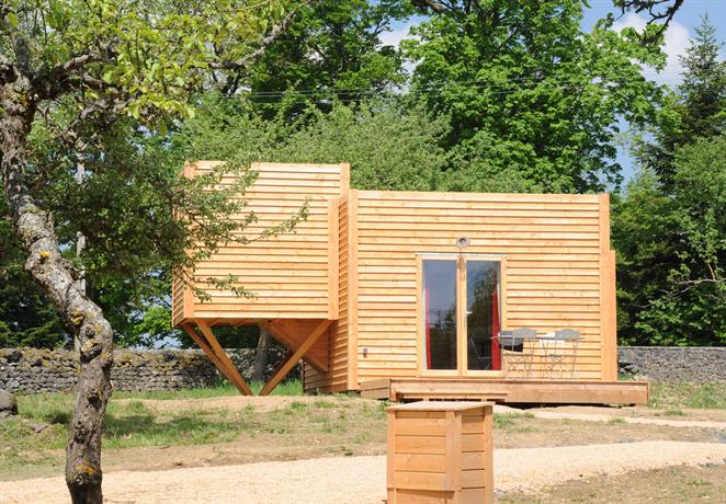 Deze houten #ecolodges vind je midden in de groene heuvels van de #Auvergne. #vakantiehuis #Frankrijk bit.ly/2lkg81J