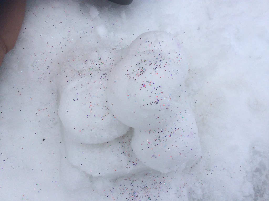 Making a cake during outdoor learning...with glitter!