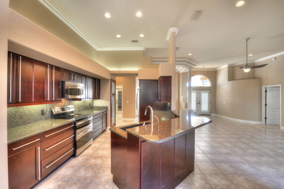 StarsOfPremier's tweet photo. #SpruceCreekFlyIn #ConservationLotHome #CompletelyRemodeled #7FL6 #Airpark #PilotLife #VideoTour https://t.co/Y7IVIttDK9 #GolfCourseComm https://t.co/sjDdrc0cn2
