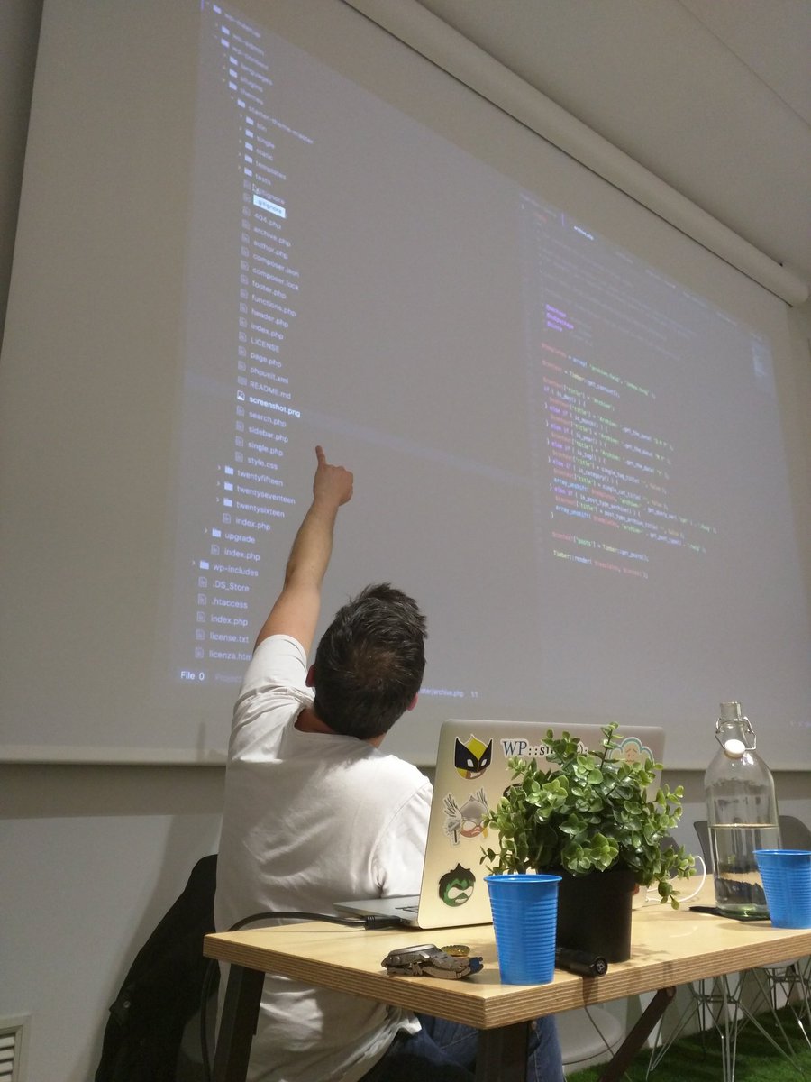 E quando parte il live coding al #wproma io mi emoziono :) <a href="/wp_roma/">WpRoma</a> <a href="/matteobarale/">Matteo Barale</a>