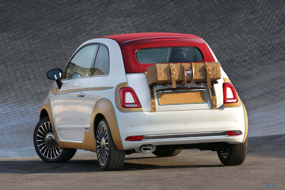Picnics with your #FIAT are the best! #Custom #CarCrushWednesday