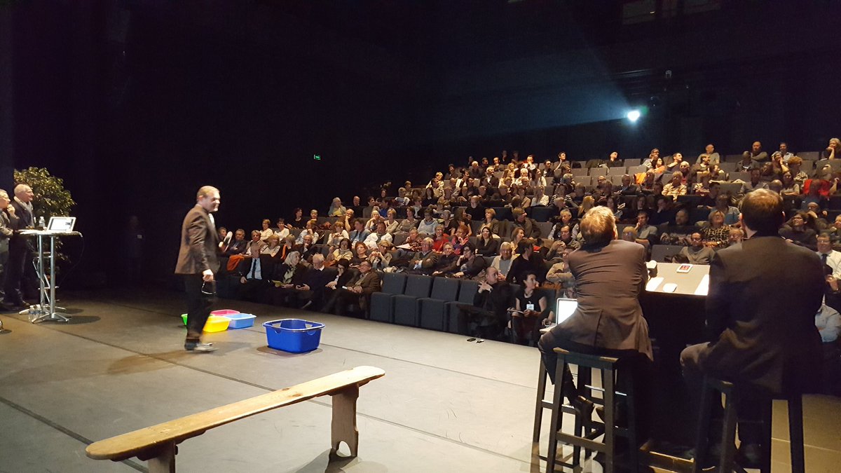 CathySss_'s tweet photo. #reunion #publique #annecy #Territoire
#Animation #interviews @YvesCharmont #Societe #Montceny
#eventk https://t.co/c8Ipn8eHsr