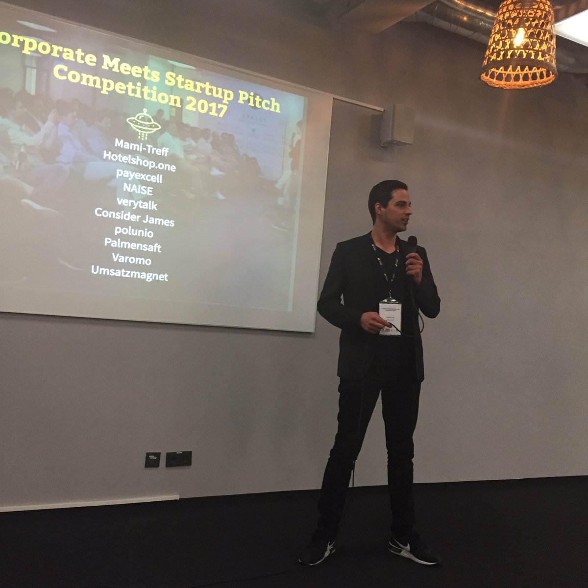 etv_startuphub's tweet photo. Excellent timing at the pitch session @AccelerateStgt ! Great job, #startups! #elevatorpitching powered by @etv_startuphub in #Stuttgart https://t.co/vrxiPr2Qiv