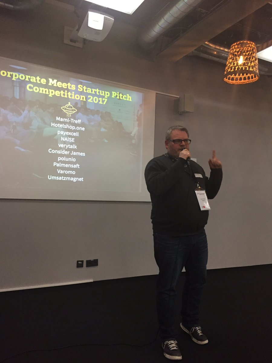 etv_startuphub's tweet photo. Elevator pitching @AccelerateStgt : 4 done, 5 startups to go! #gun #pitch2win @etventure @etv_startuphub #elevatorpitching #startup https://t.co/74FUjZWe8g