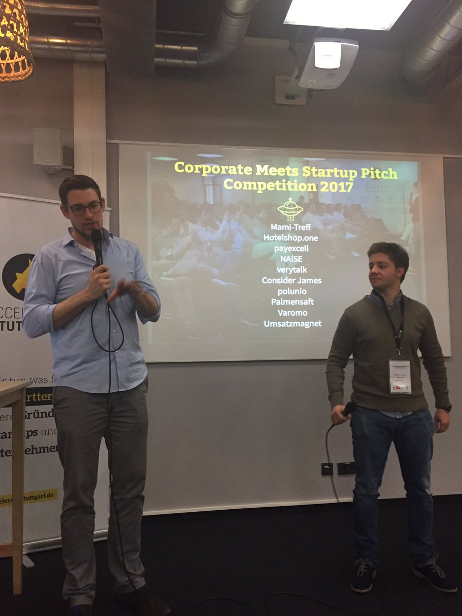 etv_startuphub's tweet photo. Elevator pitching @AccelerateStgt : 4 done, 5 startups to go! #gun #pitch2win @etventure @etv_startuphub #elevatorpitching #startup https://t.co/74FUjZWe8g