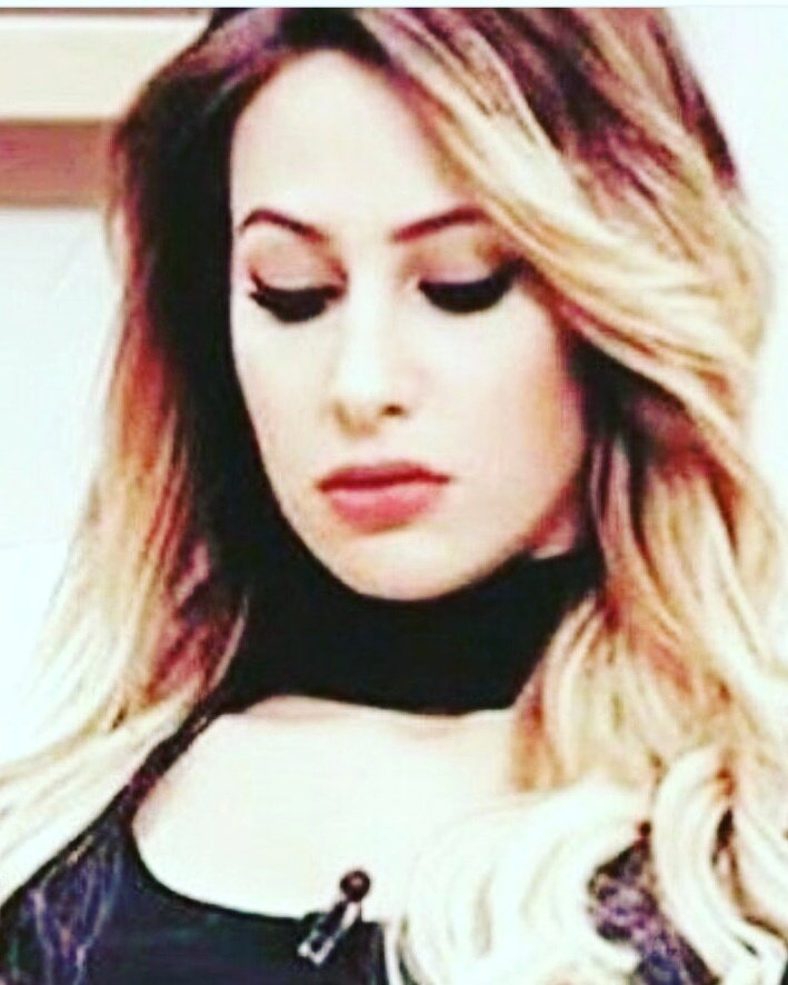 neyineyaaa's tweet photo. Papatya yorgundu ama artik papatya özgür  SarıPapatya RabiaKaraca https://t.co/CmXCDB8LcU