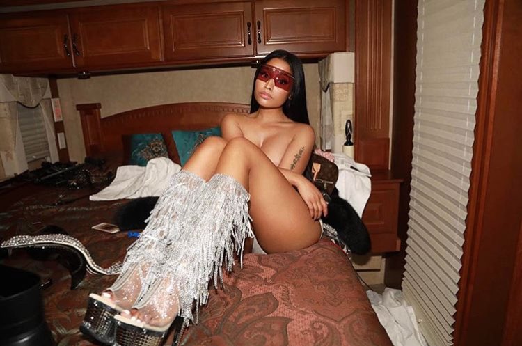 moproblxms's tweet photo. IM YELLING LMAO BITCH SHE GOT TIME TODAY! πππ#PettyDotCom https://t.co/PYwPZPTzLq