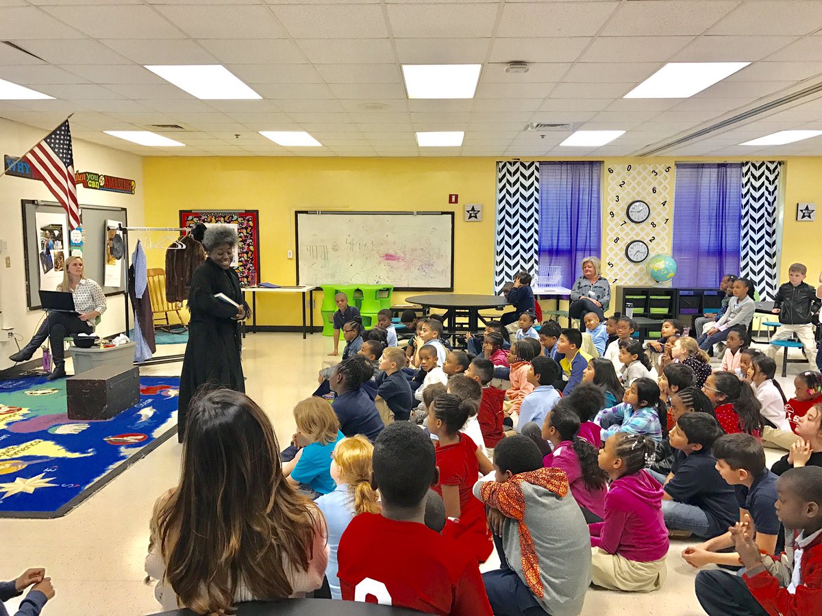 youngeducator30's tweet photo. Third graders enjoyed learning about Mary McLeod Bethune through a reenactment by the @teachingmuseum @DunwoodySprings https://t.co/iHWokfKQdw