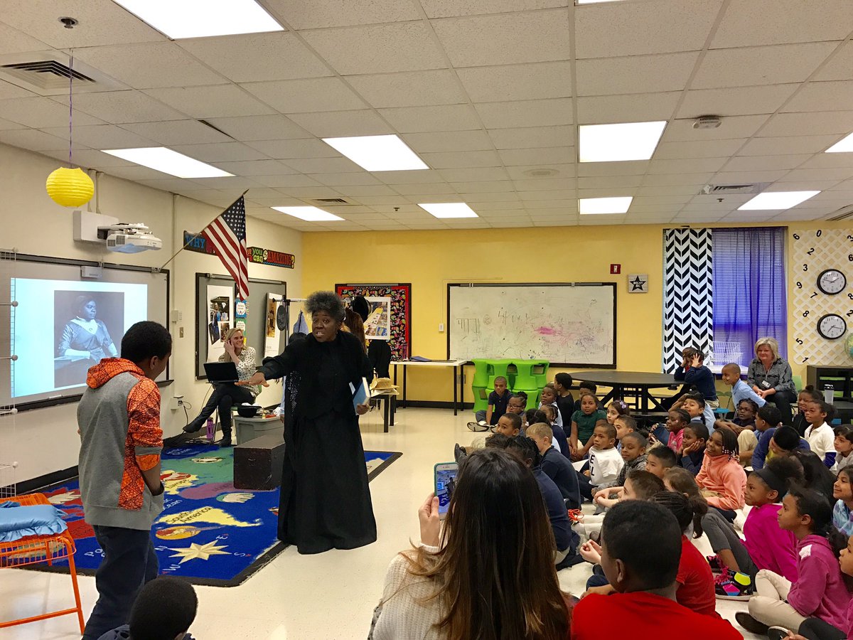 youngeducator30's tweet photo. Third graders enjoyed learning about Mary McLeod Bethune through a reenactment by the @teachingmuseum @DunwoodySprings https://t.co/iHWokfKQdw