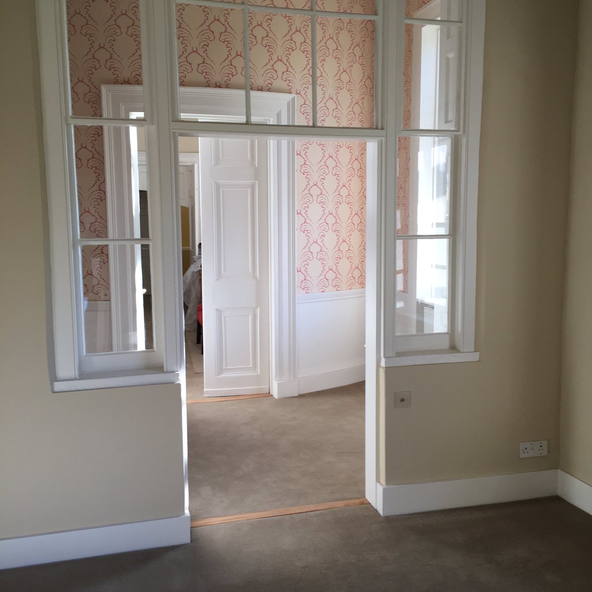 Zazgl's tweet photo. Carpet is in! Tricky fitting a round room! #lakesidehouse #refurb https://t.co/RiAzIdXb6o