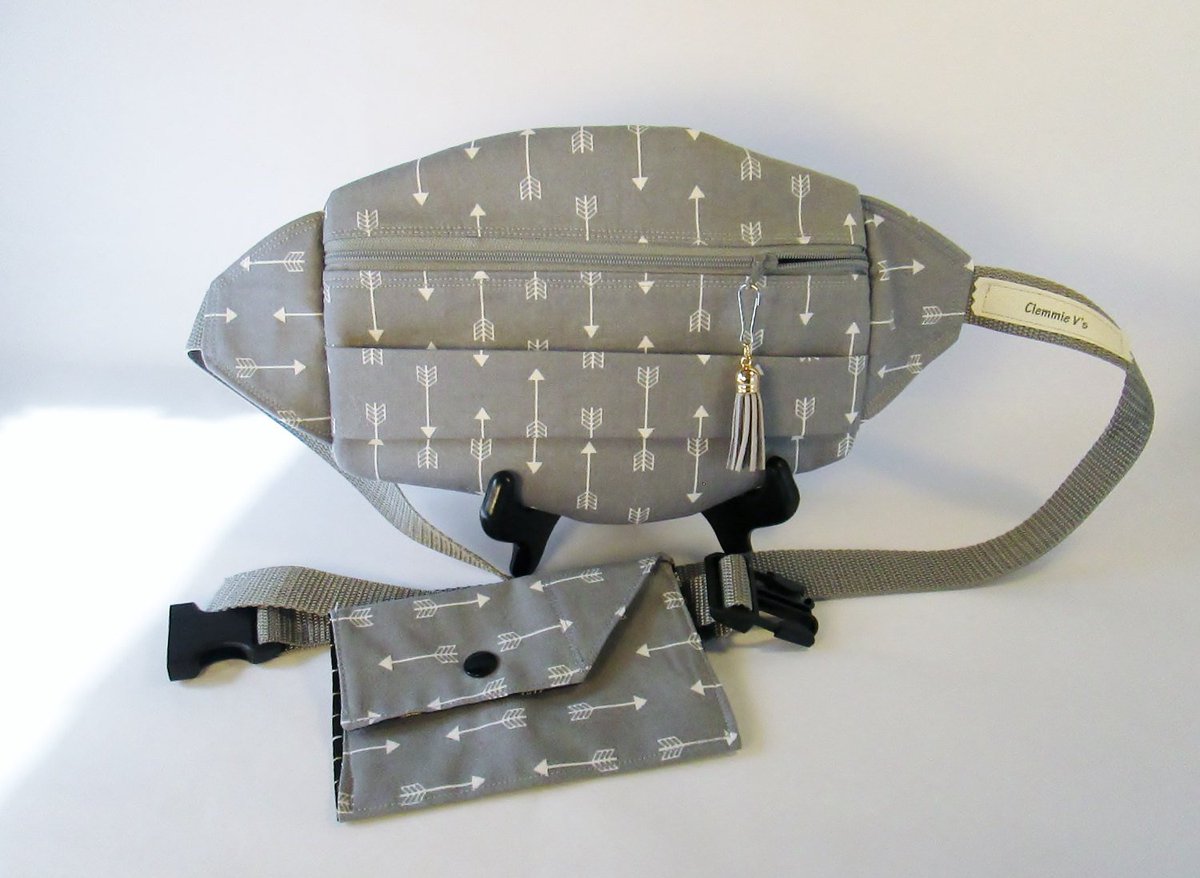 clemmie_s's tweet photo. Arrow Print Fanny Pack, Custom Fanny Pack, Gray Fanny Pack,โฆ https://t.co/jBIM2PswDp ##etsychaching #CustomFannyPack https://t.co/1848hCAReF