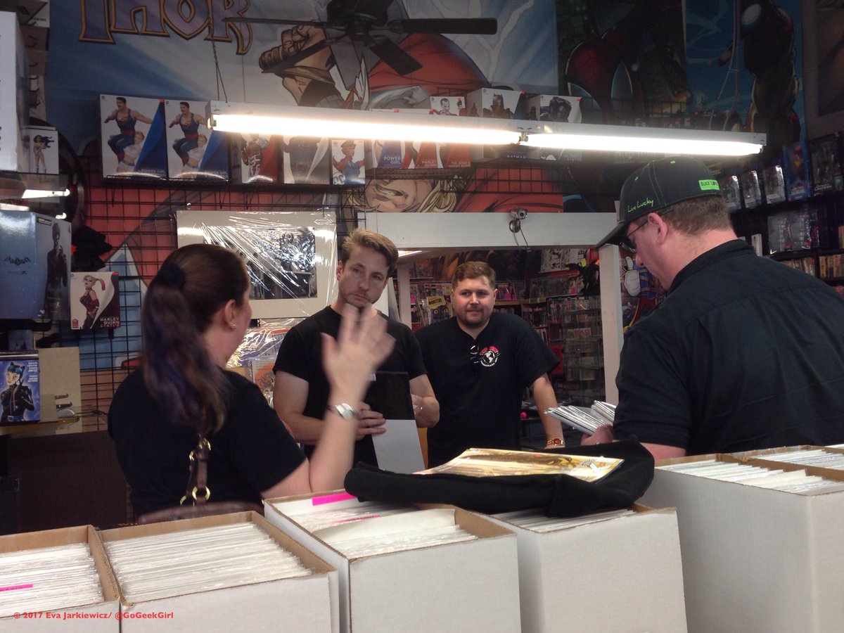 GoGeekGirl's tweet photo. Signing now at @SoCalComics @topcowmatt #Postal #ThinkTank #TheTithe @topcow https://t.co/PZvaWId9py